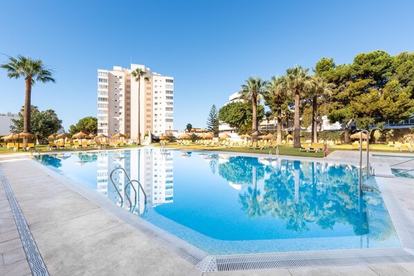 Outdoor pool, pool umbrellas, sun loungers