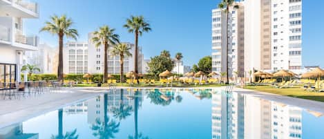 Outdoor pool, pool umbrellas, sun loungers