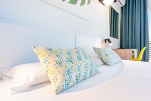 Desk, blackout curtains, free WiFi, bed sheets - Hotel San Fermín by Dorobe (Benalmádena)