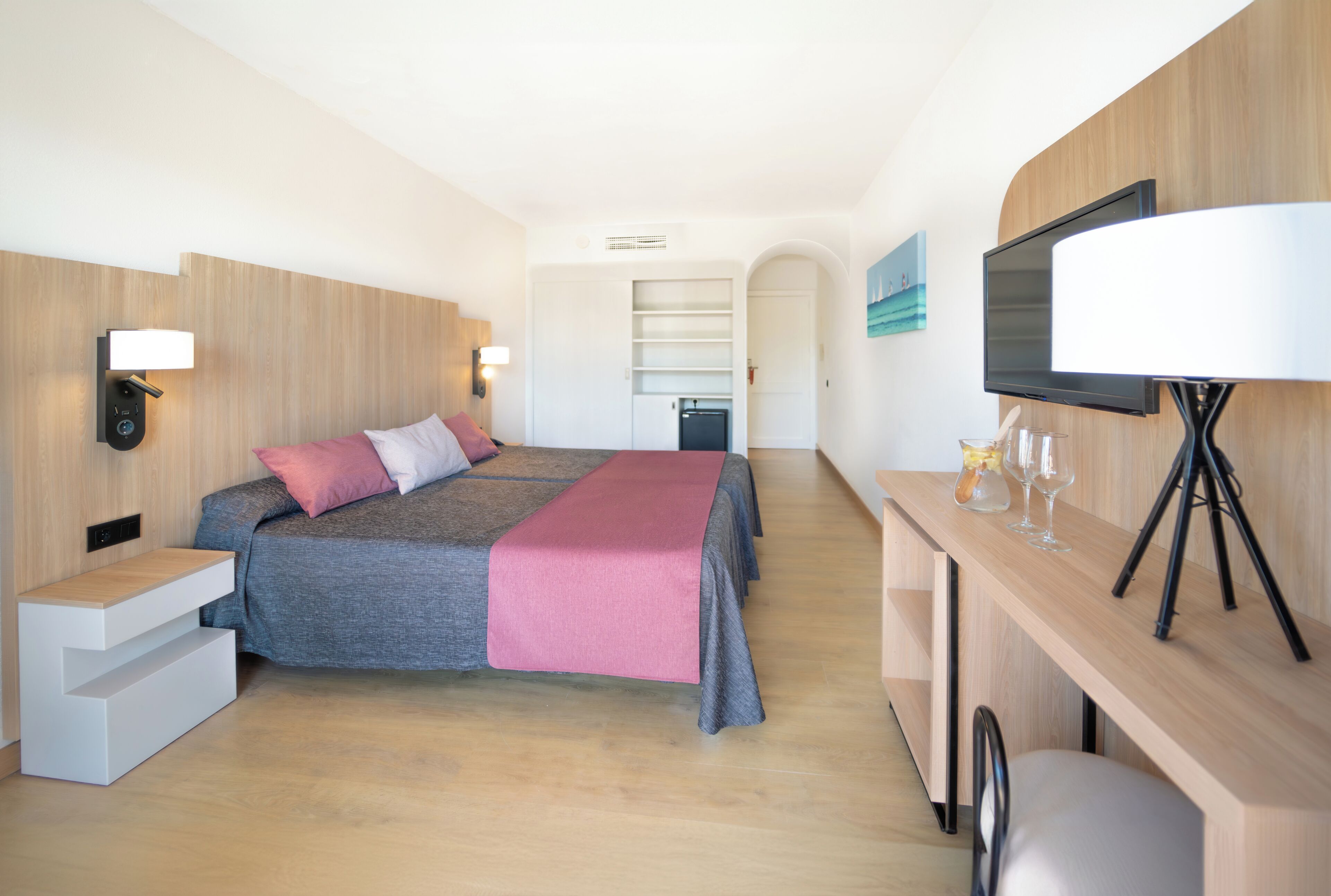 Een minibar, geluiddichte muren, gratis wifi, beddengoed
