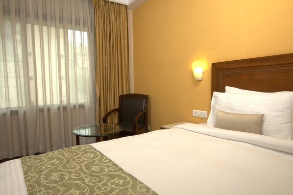 Minibar, in-room safe, desk, blackout drapes - Mango Hotels, Hyderabad (Hyderabad)