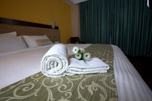 Mango Comfort | 迷你吧、客房內保險箱、書桌、遮光布/窗簾