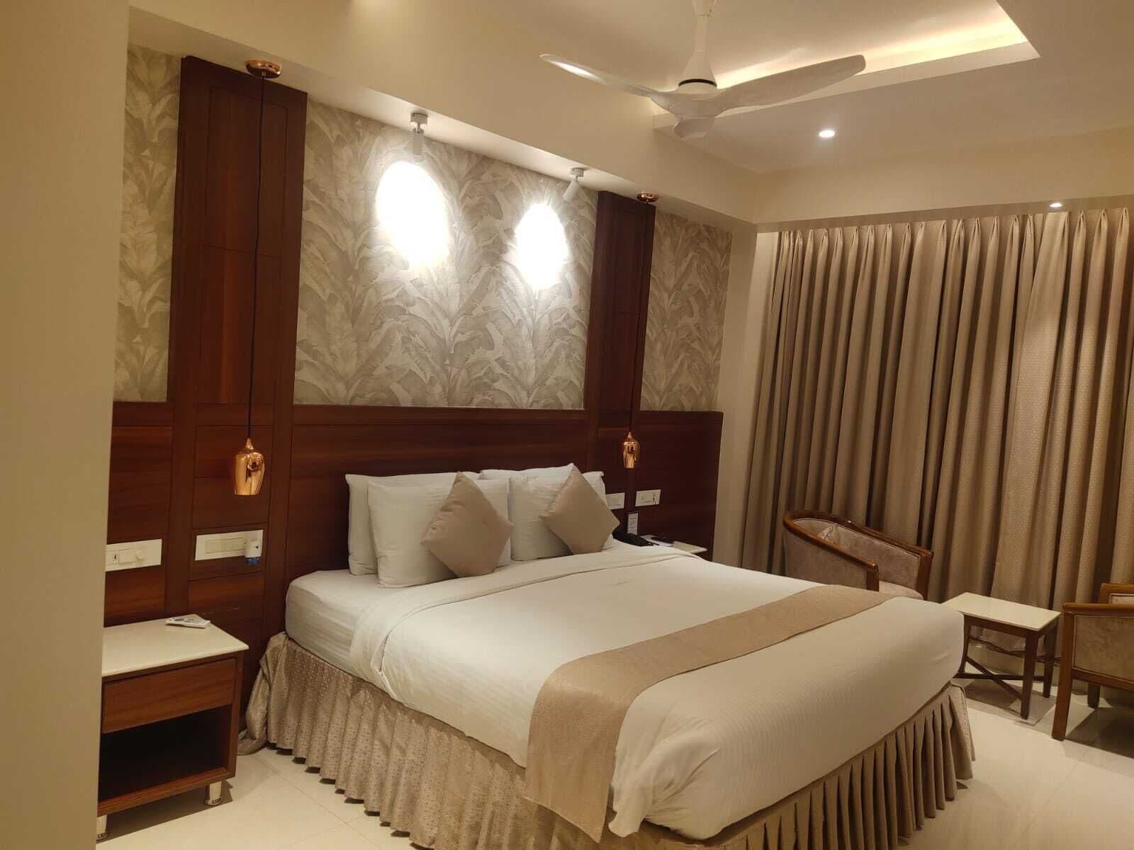 Premium Room | Premium bedding, minibar, in-room safe, blackout curtains