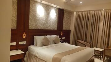 Premium Room | Premium bedding, minibar, in-room safe, blackout curtains