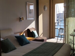 Quarto luxo, 1 cama Queen, para não fumantes, vista para o mar | Roupas de cama premium, frigobar, cofres nos quartos, escrivaninha