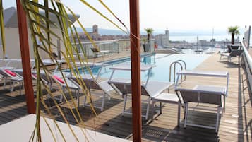 Außenpool, geöffnet von 10:00 Uhr bis 21:00 Uhr, Liegestühle