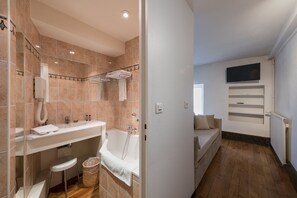 Superior-Vierbettzimmer | Badezimmer