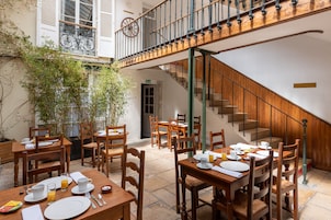 Daily continental breakfast (EUR 15 per person)