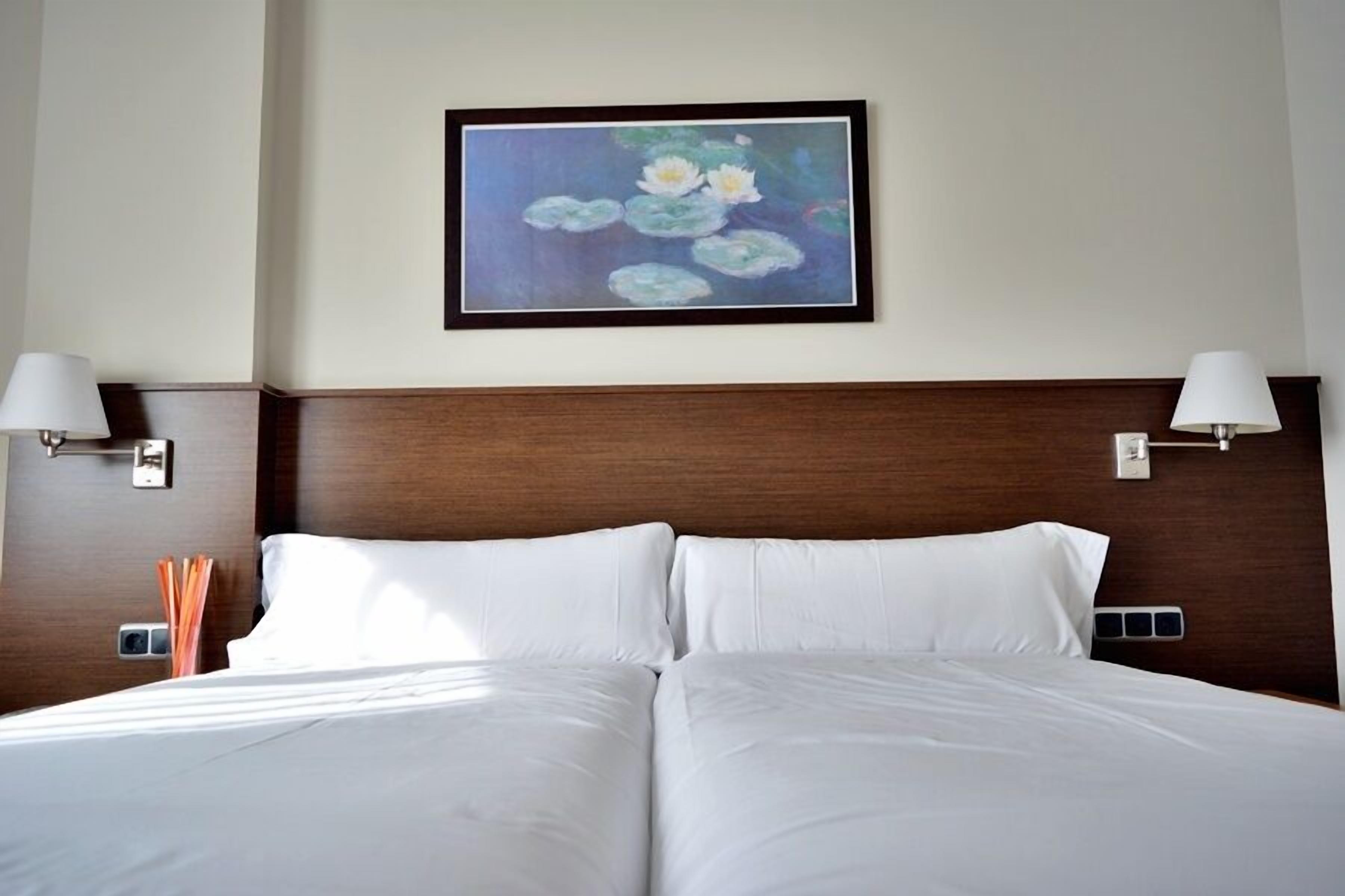 In-room safe, desk, soundproofing, WiFi (free)
