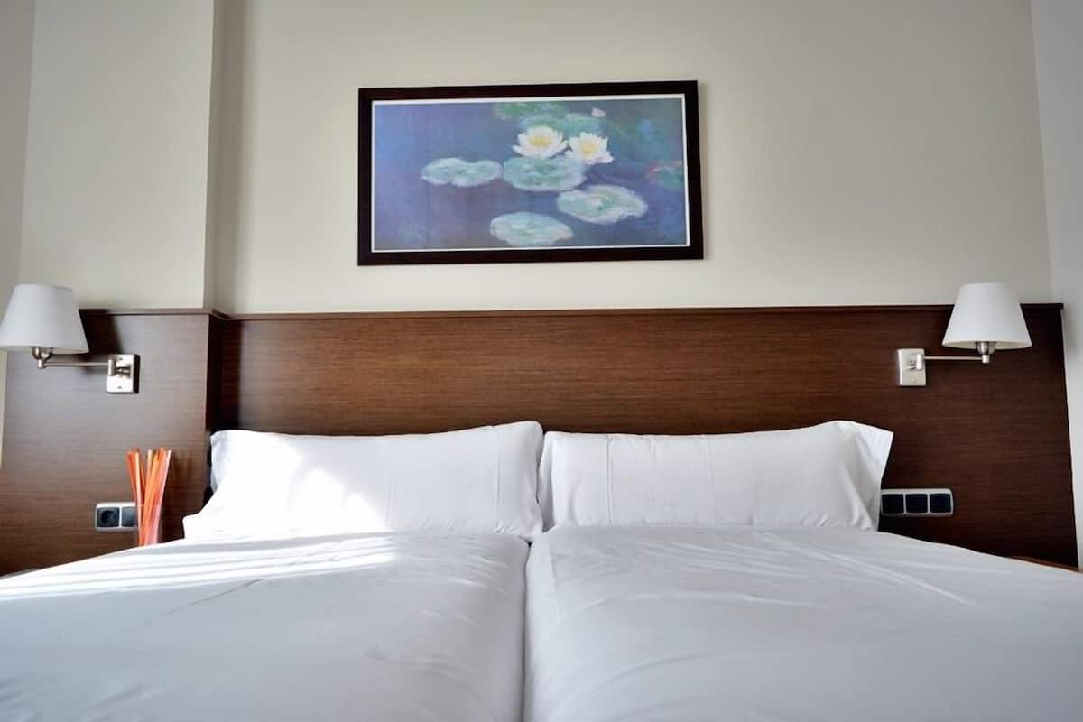 In-room safe, desk, soundproofing, WiFi (free)