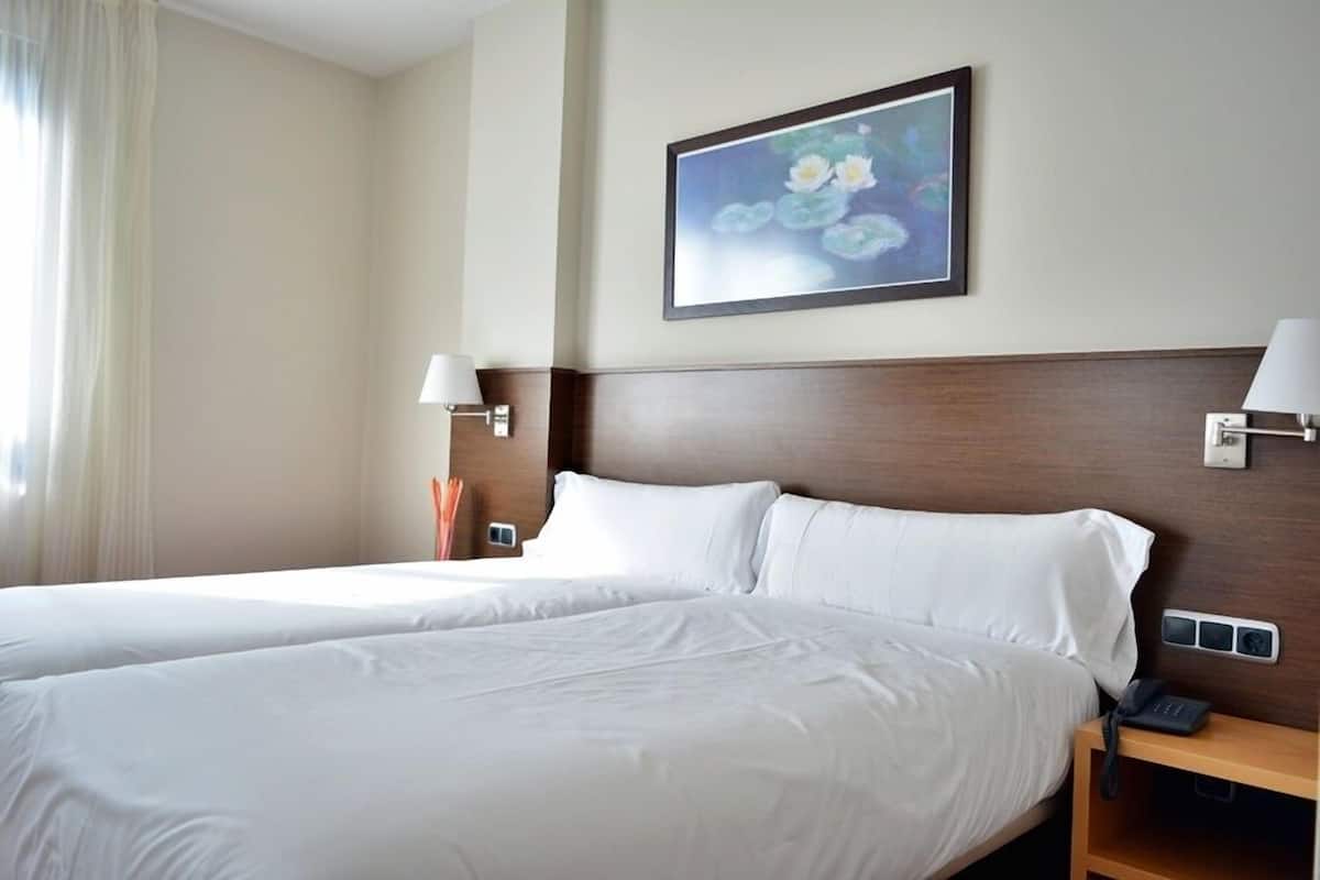 In-room safe, desk, soundproofing, WiFi (free)