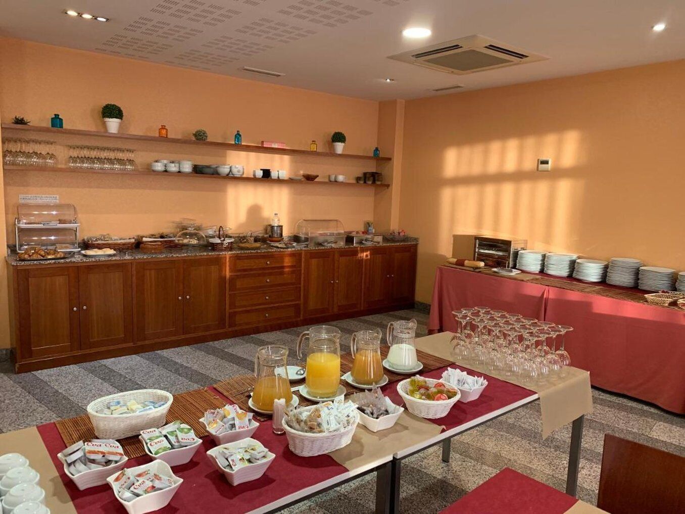 breakfast and dinner served