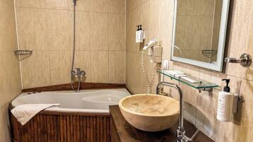 Doppia Luxury | Bagno | Doccia, set di cortesia gratuito, asciugacapelli, asciugamani