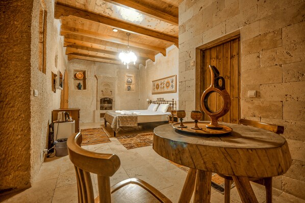 Premium bedding, soundproofing, iron/ironing board, free WiFi