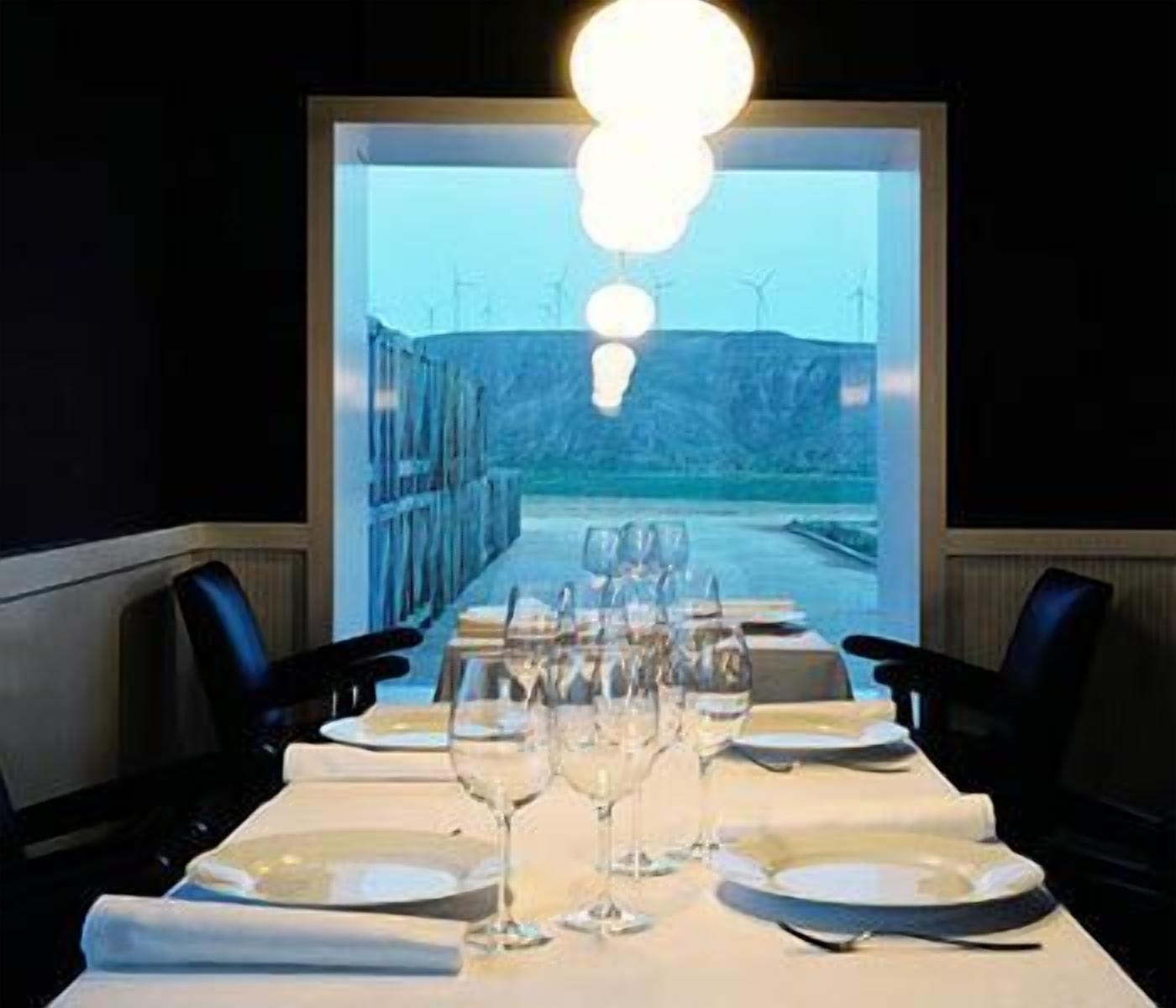 breakfast, lunch, dinner served; regional cuisine