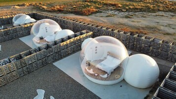 Minibar, caja de seguridad en la habitación y sistema de insonorización 