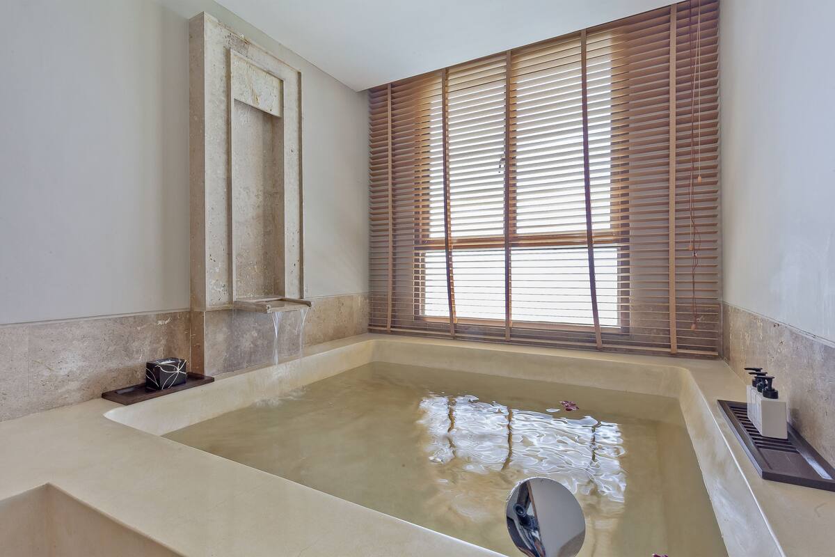deluxe suite, 1 bedroom | bathroom | separate bathtub and shower, rainfall showerhead, free toiletries