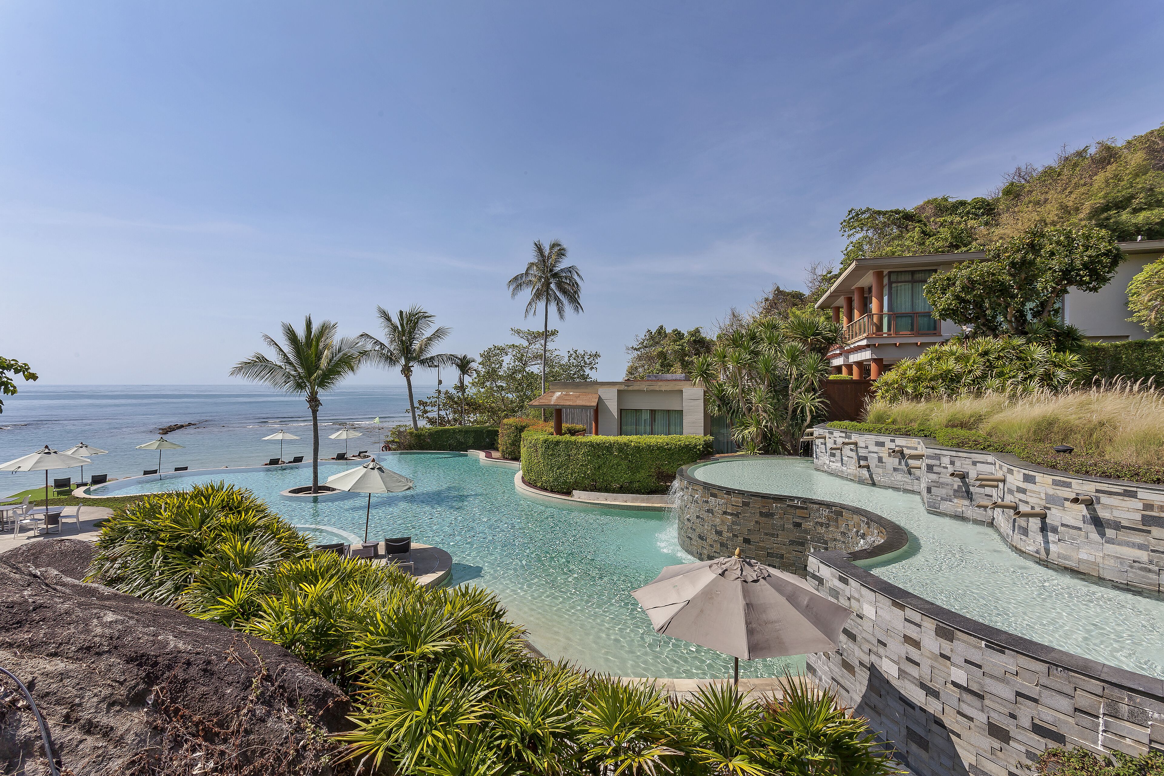 3 outdoor pools, pool umbrellas, pool loungers