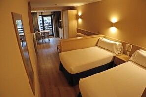 In-room safe, desk, blackout curtains, free WiFi - Yomo Patagonia (Arinsal)