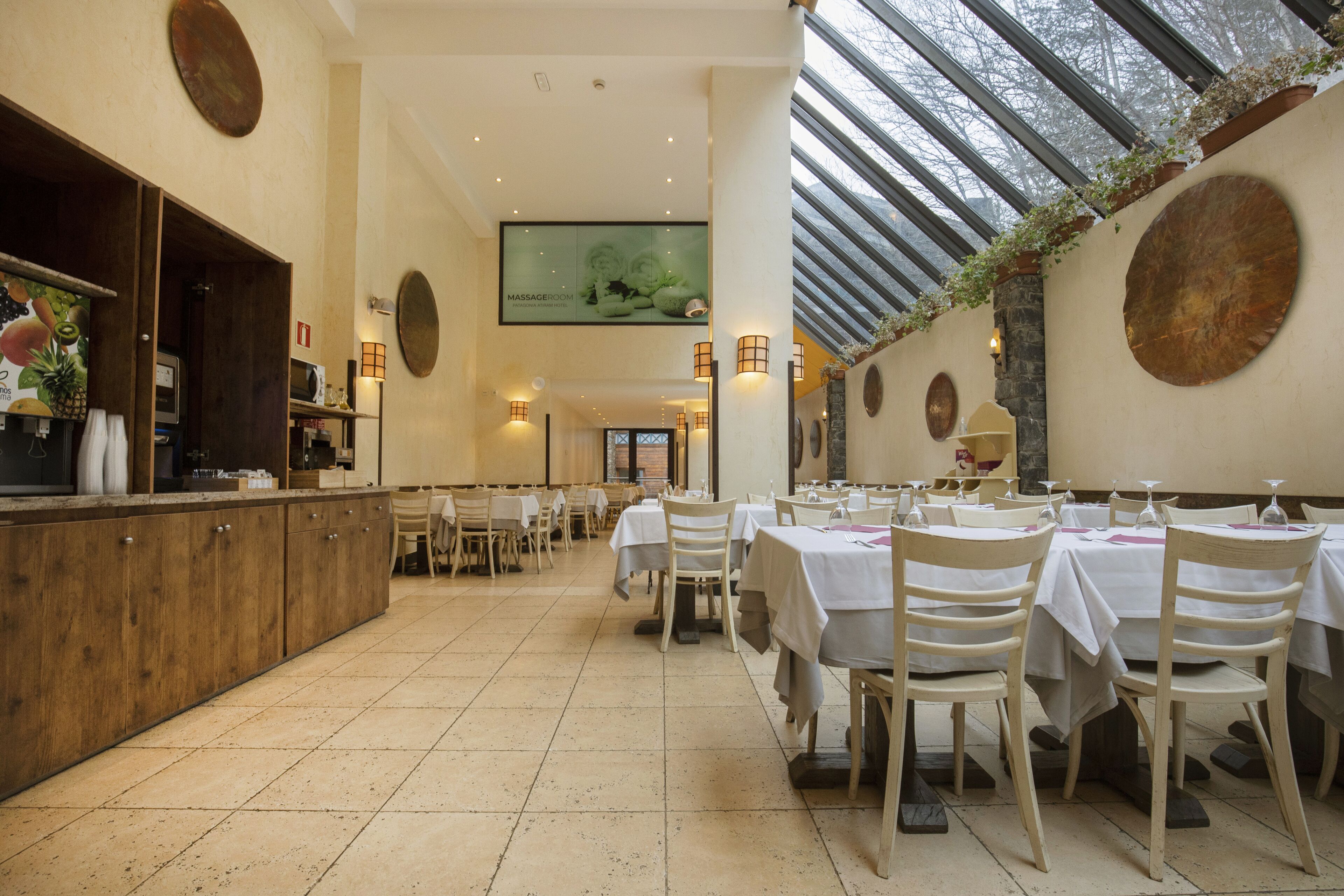 每日供应自助式早餐（每人 EUR 14）