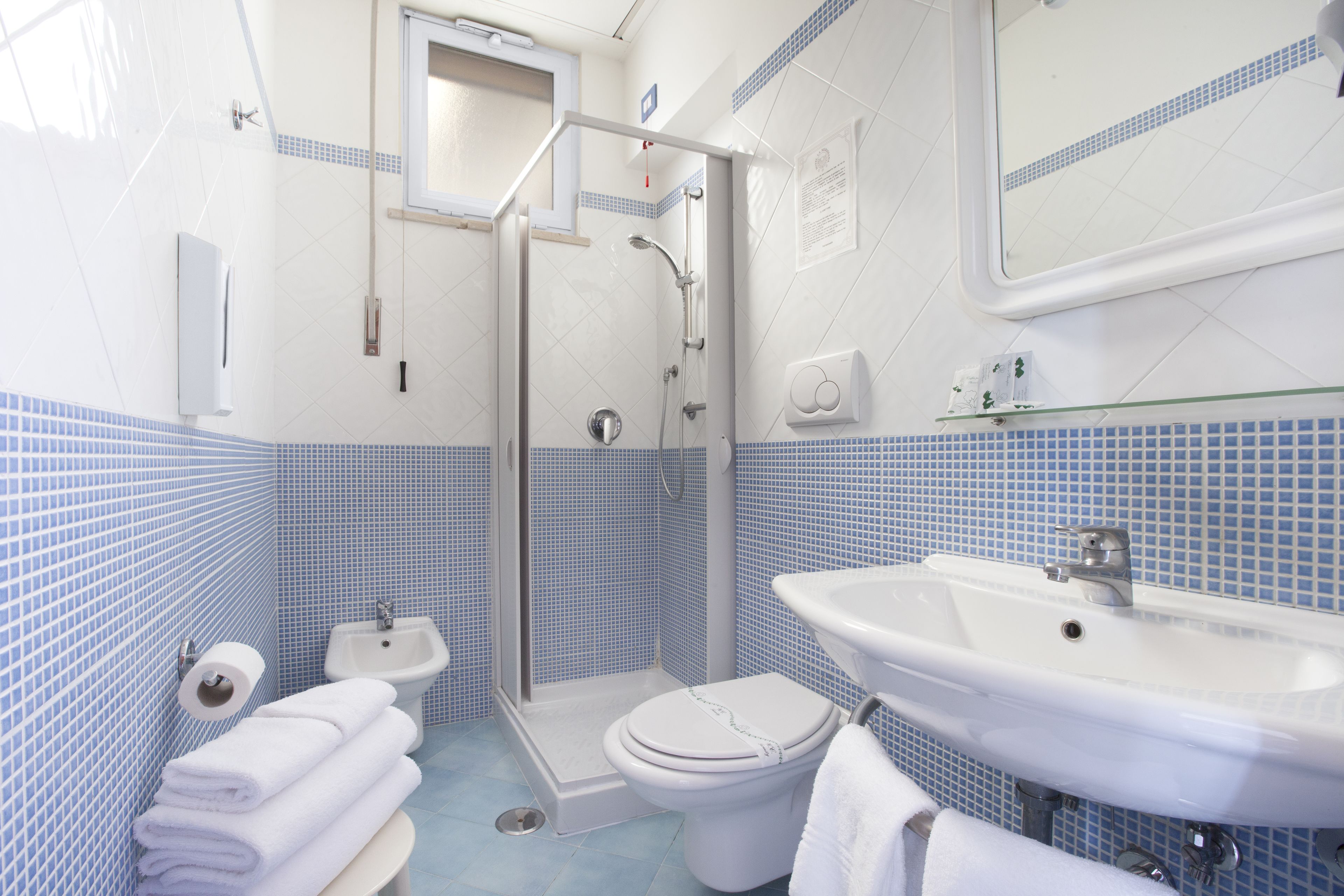 standard triple room | bathroom shower