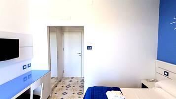 Quarto casal ou duplo standard | Frigobar, cofres nos quartos, escrivaninha, Wi-Fi de cortesia