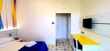 Standard-Doppel- oder -Zweibettzimmer | Minibar, Zimmersafe, Schreibtisch, kostenloses WLAN