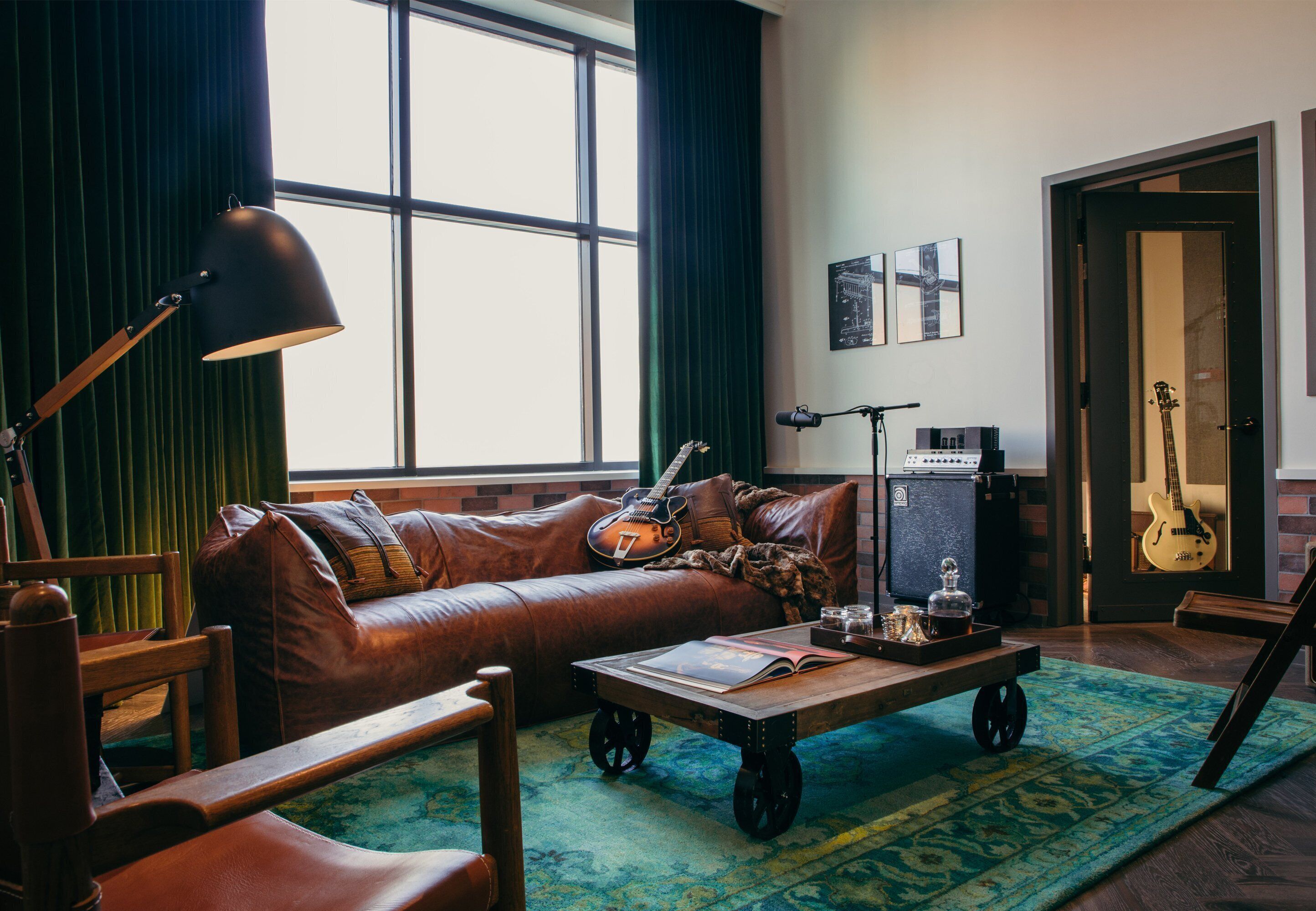 Photo - Hutton Hotel