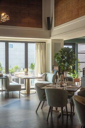 Breakfast, dinner, brunch served; American cuisine 