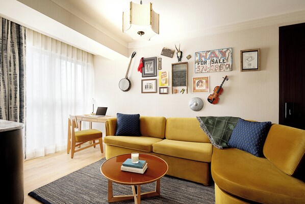 Suite, 1 habitación (Midtown) | Ropa de cama de alta calidad, edredón y minibar