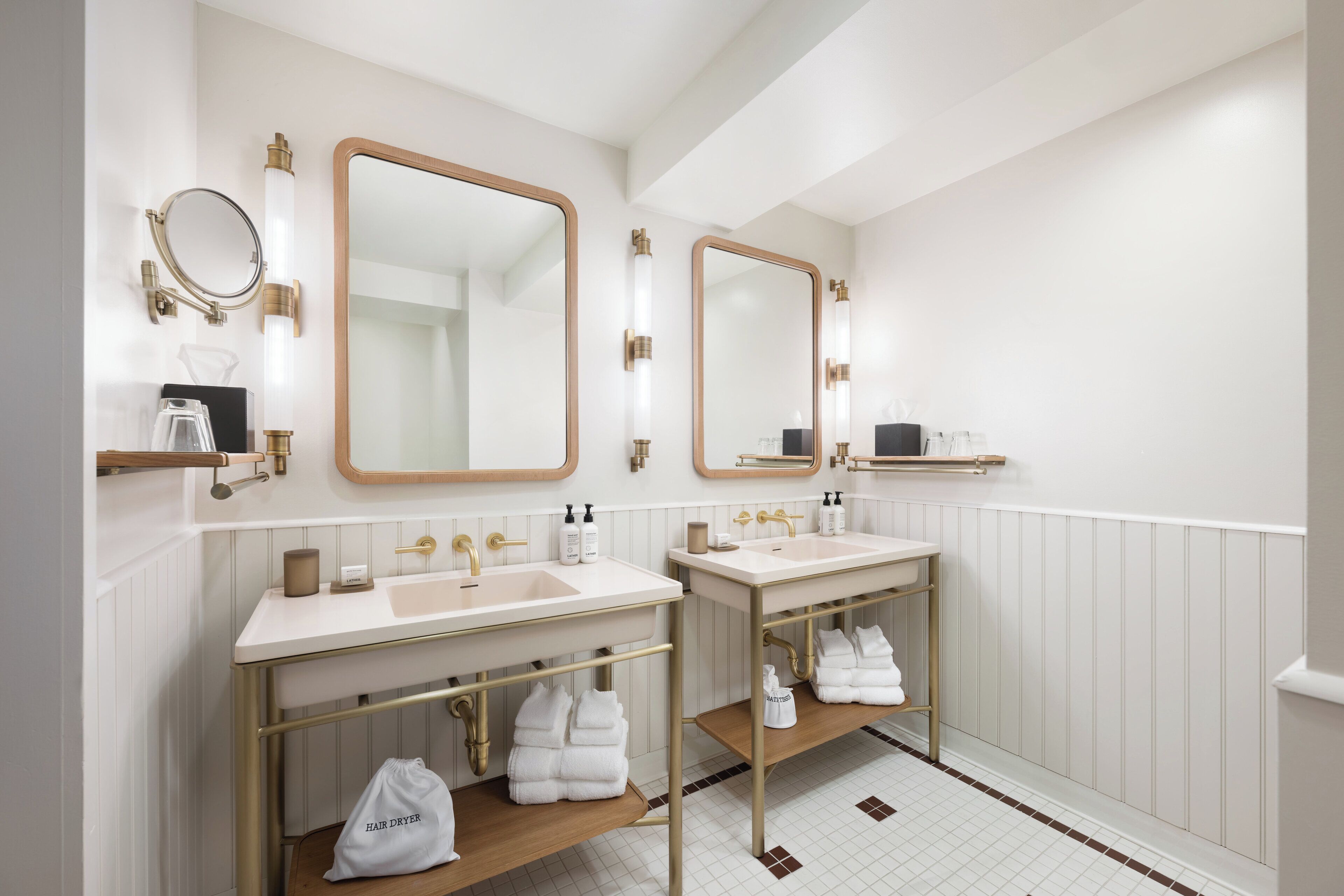 amped double queen guestroom | bathroom sink