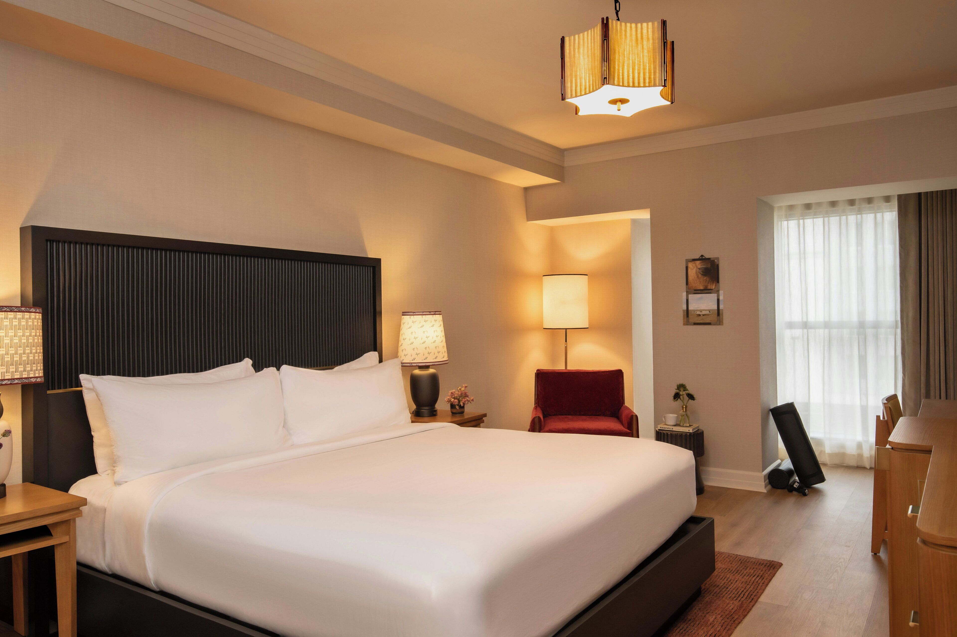 Ropa de cama de alta calidad, cubrecamas y minibar 