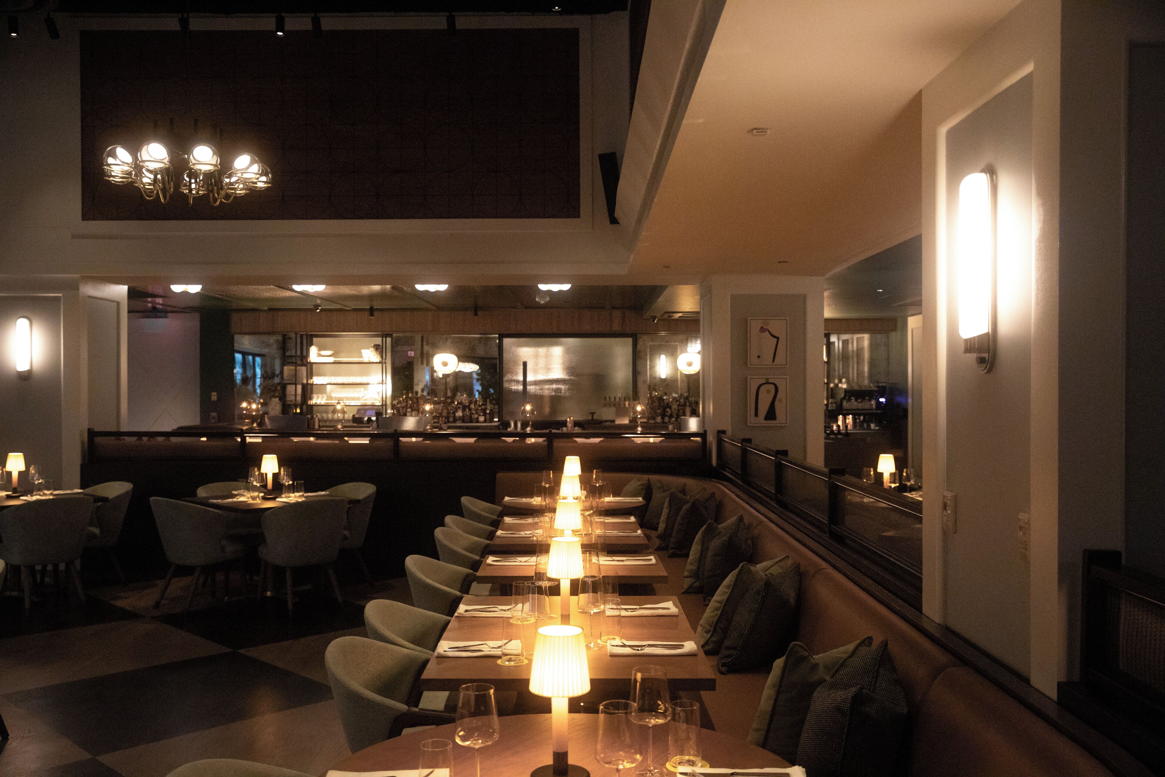 breakfast, dinner, brunch served; american cuisine