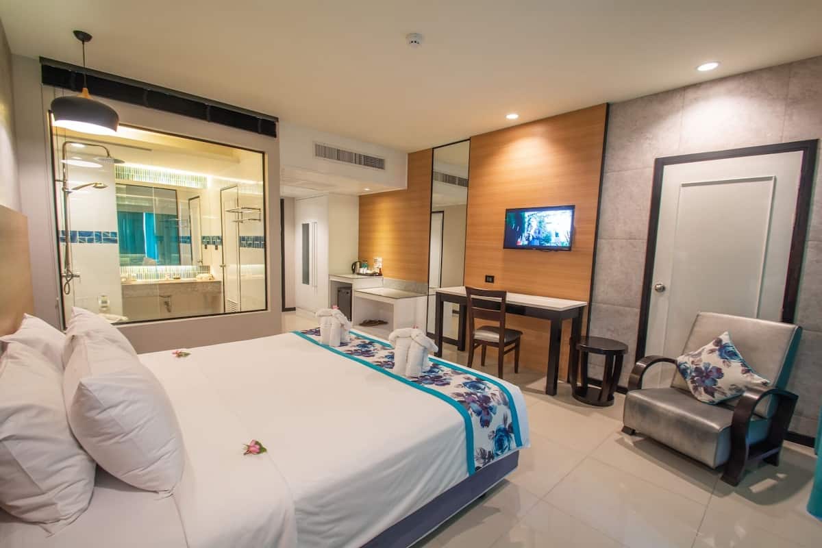 Colchones con pillow-top, minibar y caja de seguridad en la habitación