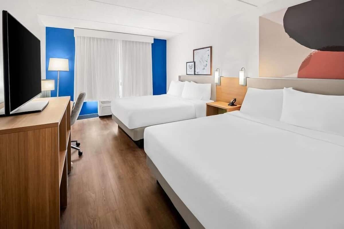 1 bedroom, premium bedding, pillow-top beds, desk