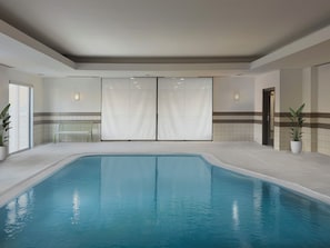 Indoor pool - Spark by Hilton Vestal Binghamton University Area (Vestal)