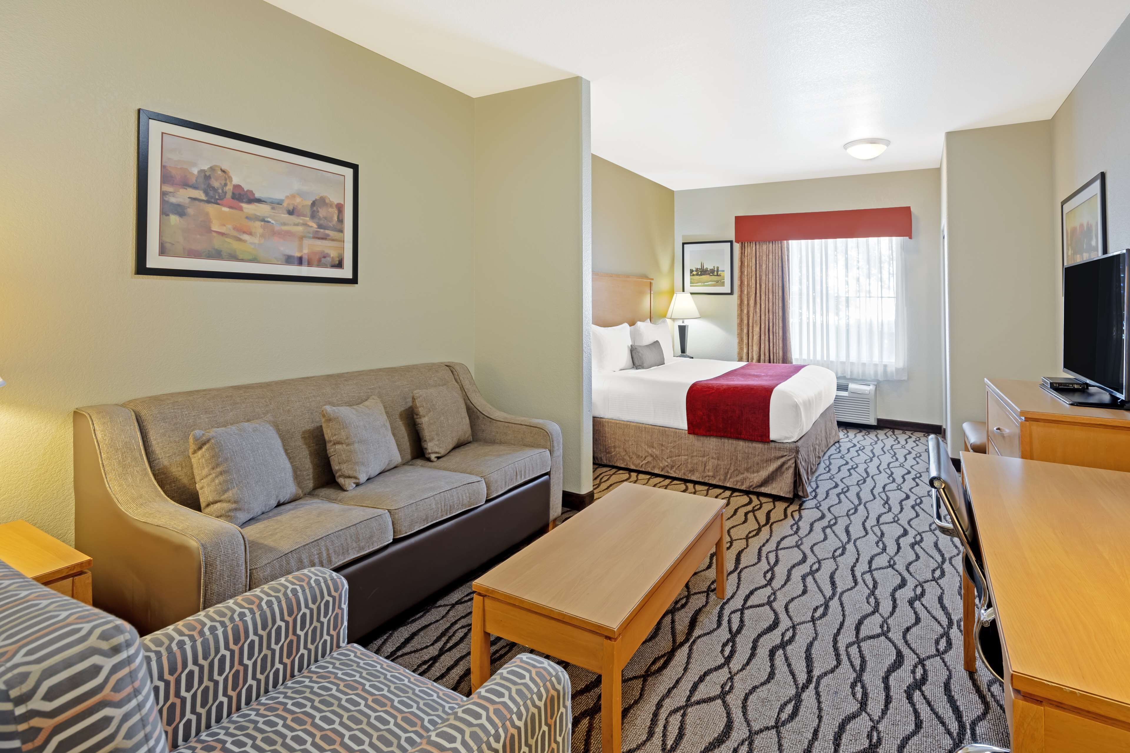 suite, 1 king bed, non smoking, refrigerator & microwave (with single sofabed) | premium bedding, desk, laptop workspace, iron/ironing board