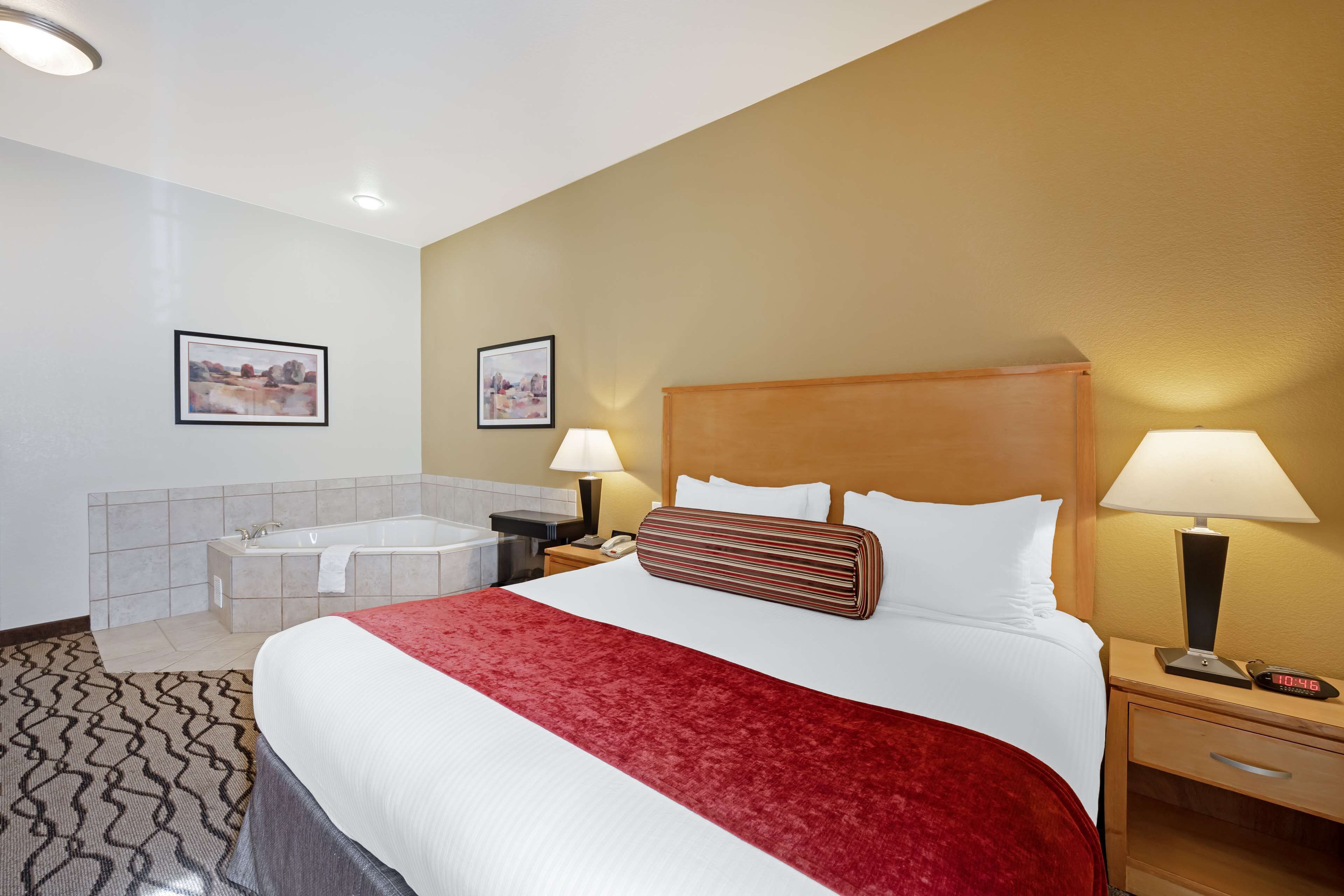 suite, 1 king bed, accessible, jetted tub | premium bedding, desk, laptop workspace, iron/ironing board