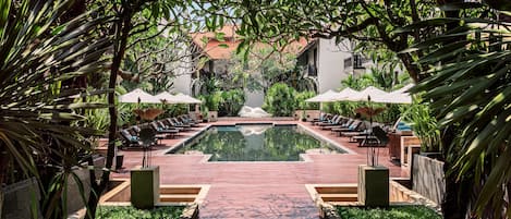 Hồ bơi ngoài trời, mở cửa từ 6:00 đến 20:00, dù/ô trên bãi biển/hồ bơi
