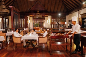 Breakfast, lunch, dinner served; international cuisine, garden views