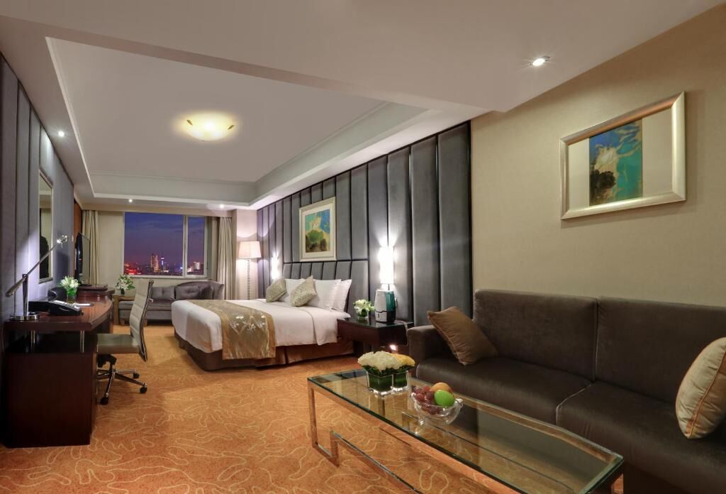 premium bedding, pillow-top beds, minibar, in-room safe