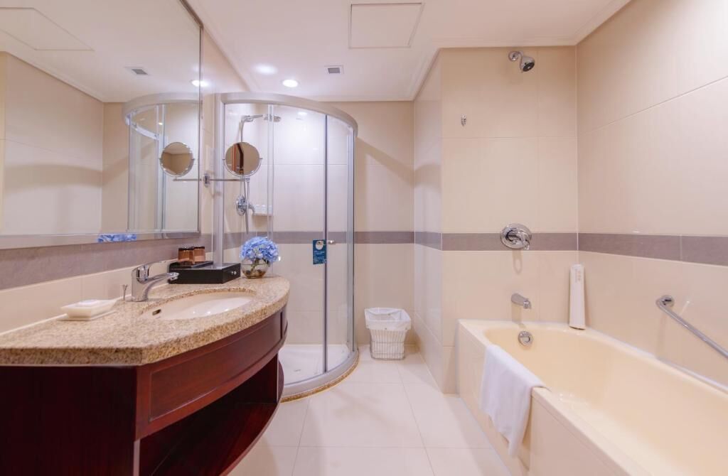 shower, rainfall showerhead, free toiletries, hair dryer