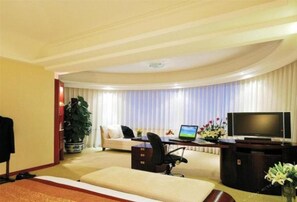 Premium bedding, pillow-top beds, minibar, in-room safe - Jin An Hotel (Changchun)