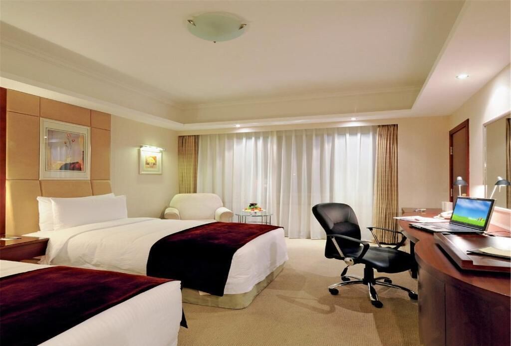 premium bedding, pillow-top beds, minibar, in-room safe