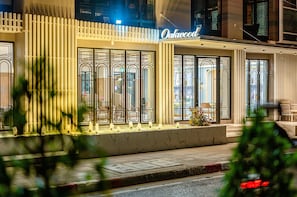 Front of property – evening/night - Oakwood Hotel & Residence Bangkok (Bangkok)