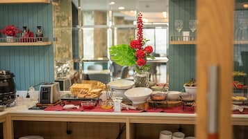Daily buffet breakfast for a fee