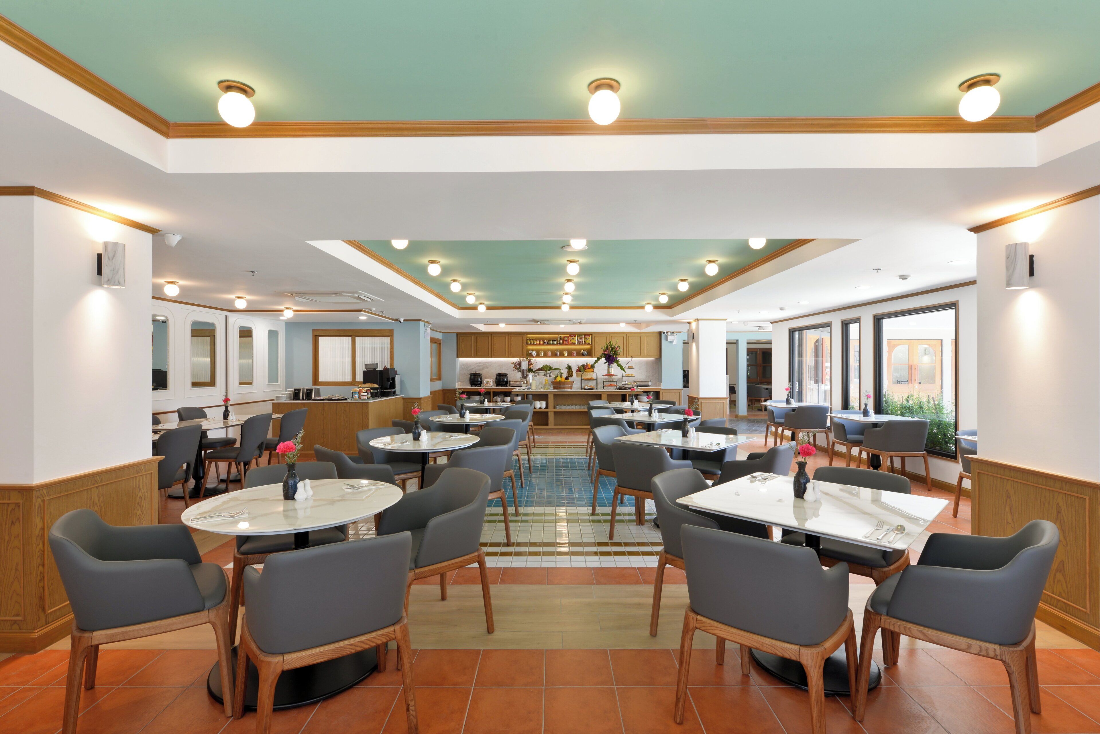 Breakfast, lunch and dinner served