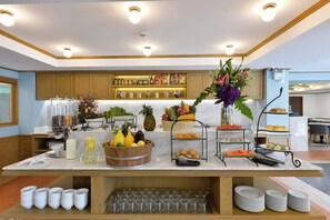 Daily buffet breakfast (THB 342 per person) - Oakwood Hotel & Residence Bangkok (Bangkok)