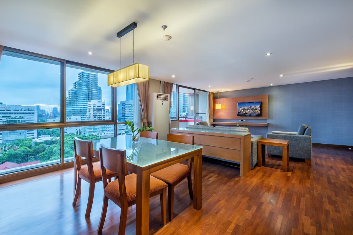 Three Bedroom Residence with Balcony | Premium bedding, in-room safe, desk, WiFi (free)