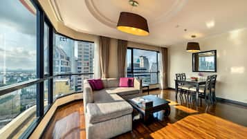 Suite, 2 Bedrooms | Living area | 32-inch Smart TV with satellite channels